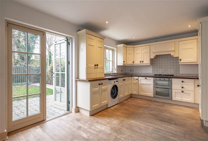 31 Oakwood Manor, Kenmare, Kerry, historical listing image 4