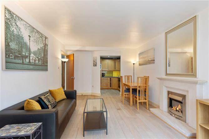 138 Adelaide Square, Whitefriar Street, Dublin 8, historical listing image 3