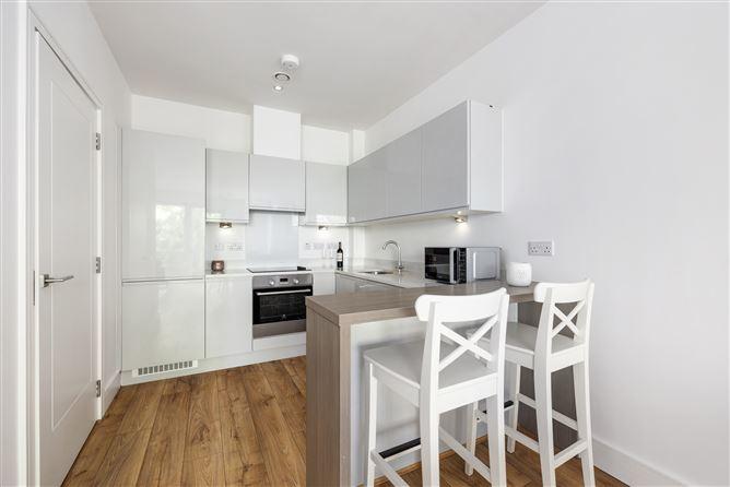 4 Sycamore Hall, Larkfield Way, Leopardstown, Dublin 18, historical listing image 5