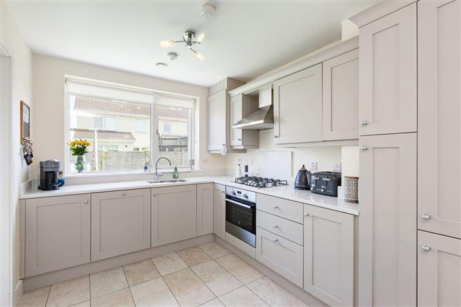 19 Diswellstown Court, Hamilton Park, Castleknock, Dublin 15, historical listing image 4