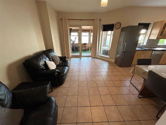 7 Oakwood, Ballingarry, Tipperary, historical listing image 5