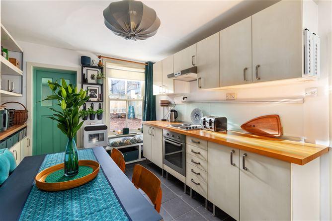 8, Sarsfield Street, Dublin 7, historical listing image 5