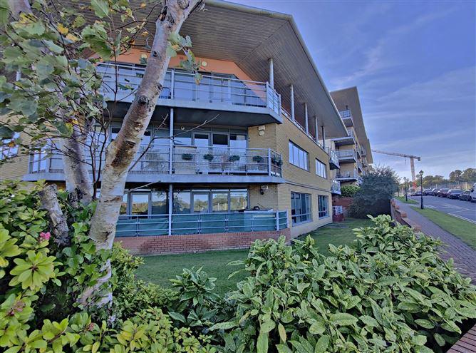 83 West Courtyard, Tullyvale, Cabinteely, Dublin 18, historical listing image 1