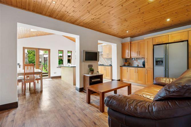 8 Sandyford Hall Close, Sandyford, Dublin 18, historical listing image 3