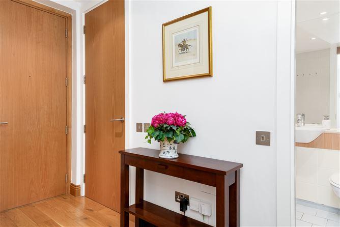 46 Sanderling, Thornwood, Booterstown Avenue, Booterstown, County Dublin, historical listing image 2