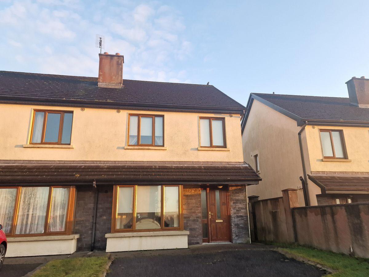 18 The Maples, Ballyhaunis, Co. Mayo, F35AF34, historical listing image 1