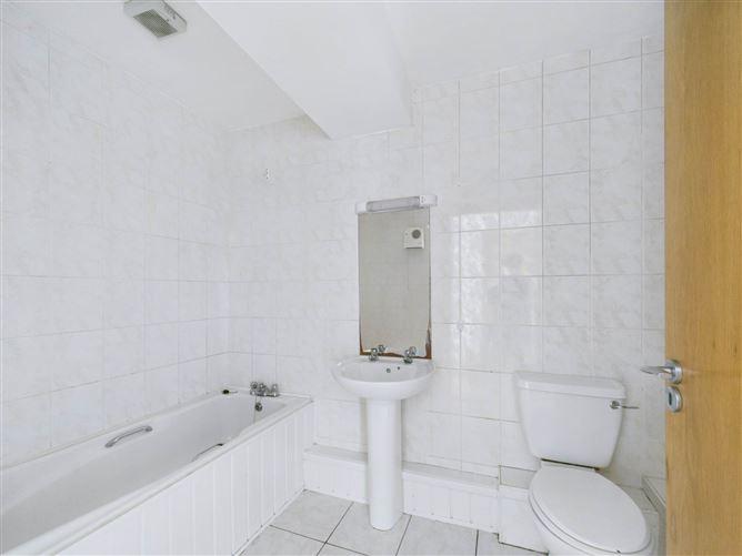 Apartment 4, Moate Castlefield Garter Lane, The, Co. Westmeath, historical listing image 6