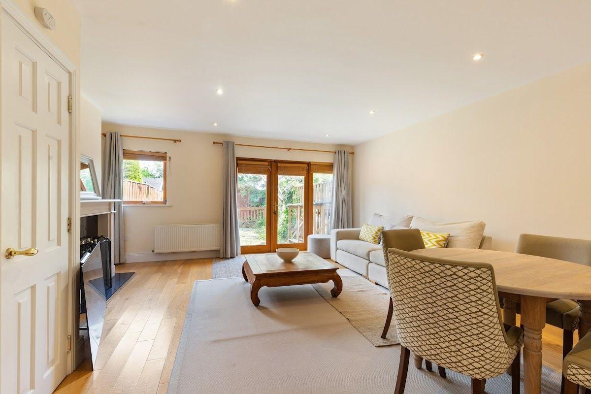 11 The Courtyard, Stepaside Park, Stepaside, Dublin 18, D18XW98, historical listing image 3