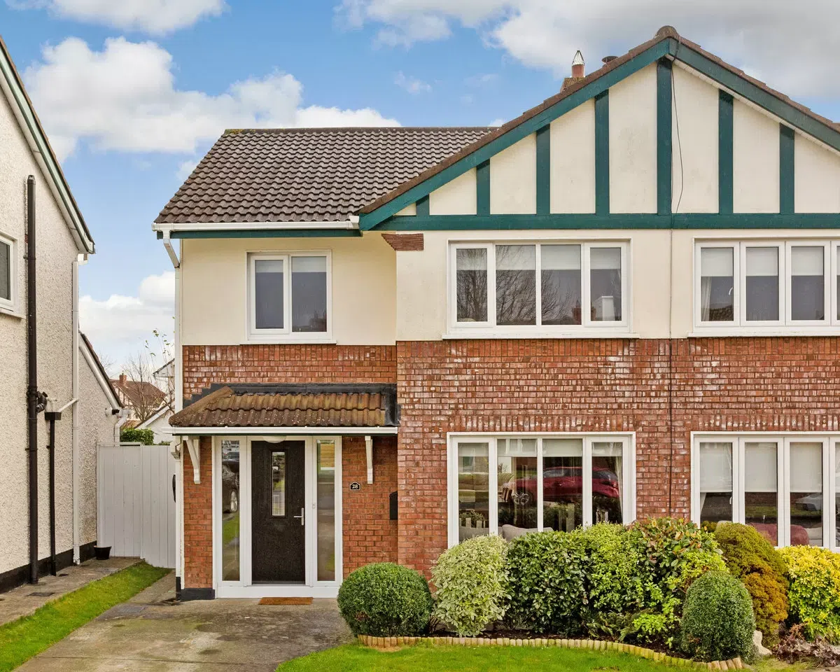 28 Glencairn Rise, The Gallops, Leopardstown, Dublin 18, historical listing image 1