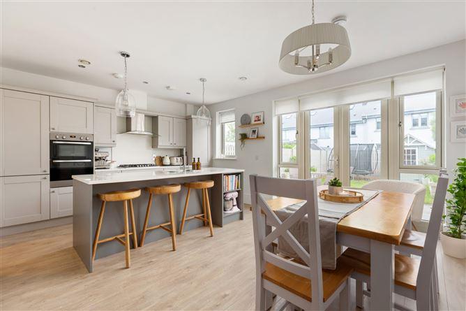 11 The Court, Hazelbrook Square, Churchtown, Dublin 14, historical listing image 4