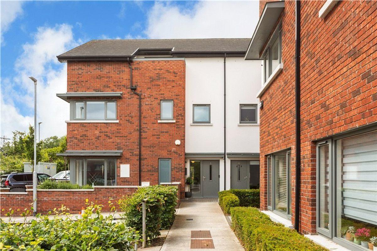 1 Willow Glen Glenamuck Road Carrickmines Dublin 18, Carrickmines, Dublin 18, D18TVX4, historical listing image 1