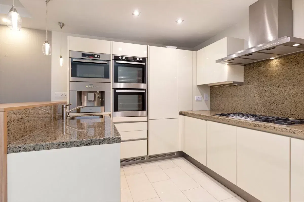 42 Shrewsbury Square, Ballsbridge, Dublin 4, historical listing image 4