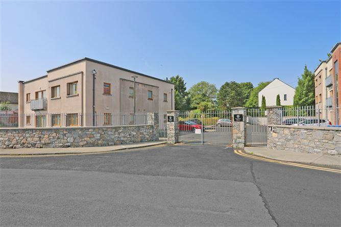 11 Vandeleur Mews, Ennis Road, Limerick, historical listing image 2