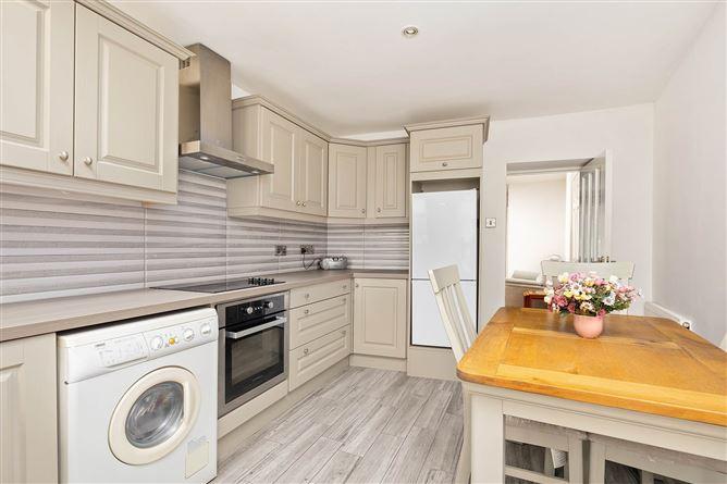 1 Sarsfield Terrace, Lower Main Street, Lucan, County Dublin, historical listing image 3