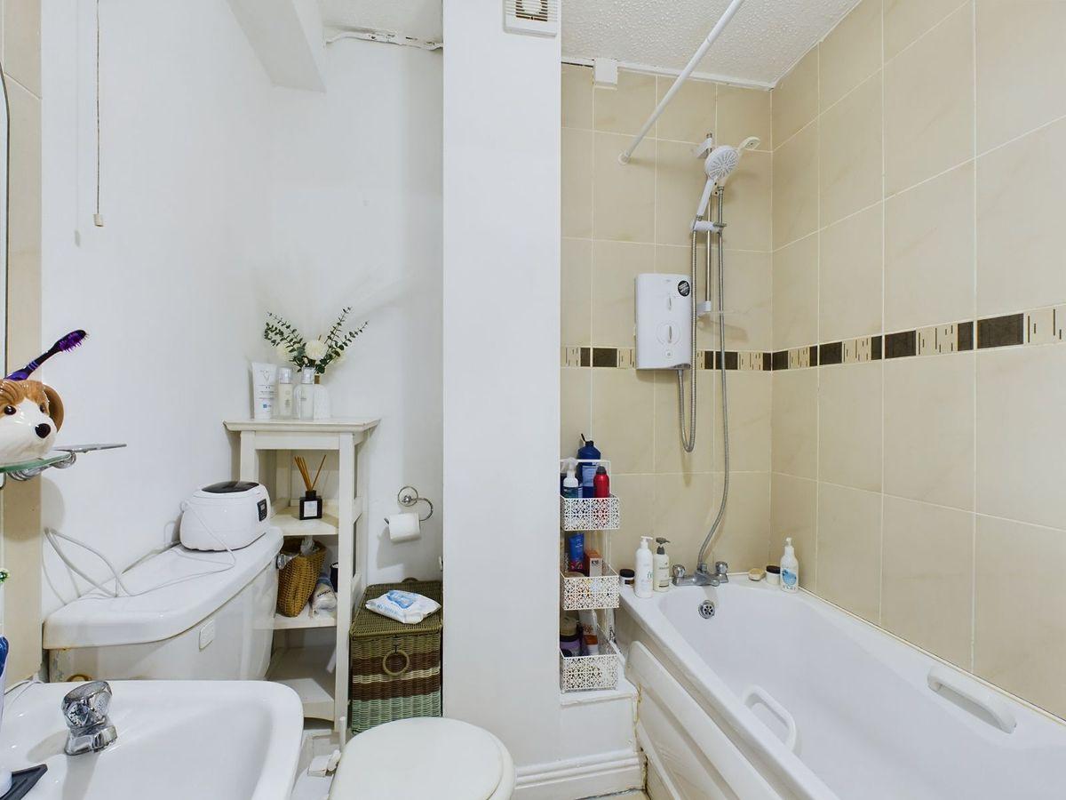 Apartment 10 , Sandfield Gardens, Highfield Park, Ennis, Co. Clare, V95VY83, historical listing image 6