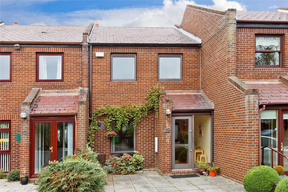 19 Woodlawn Grove, Churchtown, Dublin 14, historical listing image 2