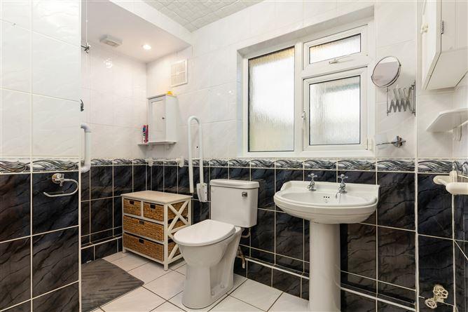 526 Pearse Villas, Sallynoggin, County Dublin, historical listing image 4
