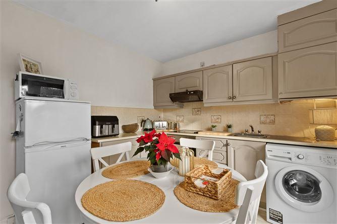 25, Pine Grove, Dublin 16, historical listing image 6