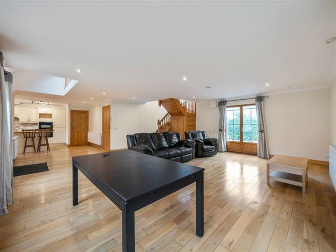 4, Sunset Avenue, historical listing image 5