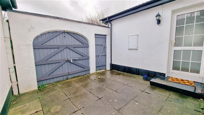 7 the court, kingswood heights, tallaght, historical listing image 3
