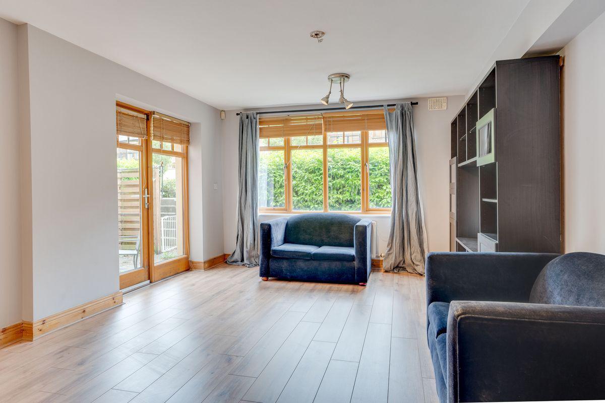 69 Woodbrook Crescent, Castleknock, Dublin 15, historical listing image 3