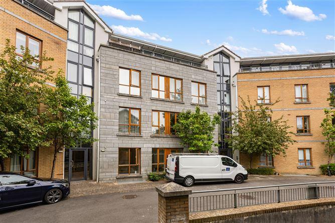 16 Friarsland Crescent, Roebuck Road, Clonskeagh, Dublin 14, historical listing image 2