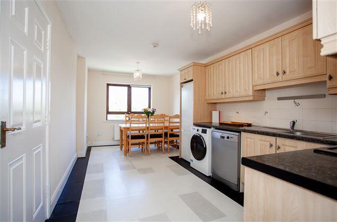 216 Griffin Rath Hall, Maynooth, Co. Kildare, Maynooth, Kildare, historical listing image 5
