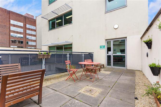 8 Grattan Street, Grand Canal Dk, Dublin 2, historical listing image 6