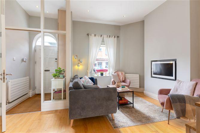 8 Grattan Street, Grand Canal Dk, Dublin 2, historical listing image 3