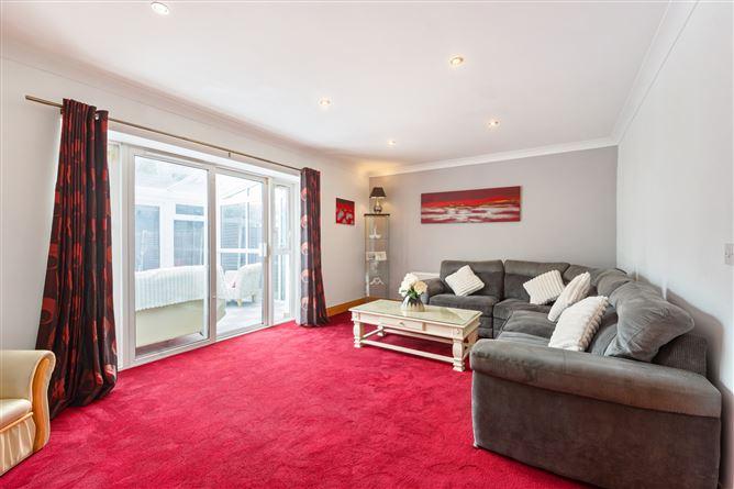 13, Belfry Square, historical listing image 4