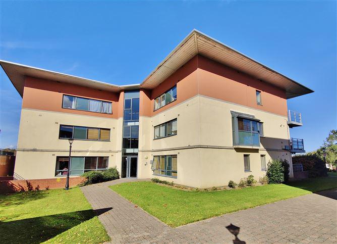 83 West Courtyard, Tullyvale, Cabinteely, Dublin 18, historical listing image 3