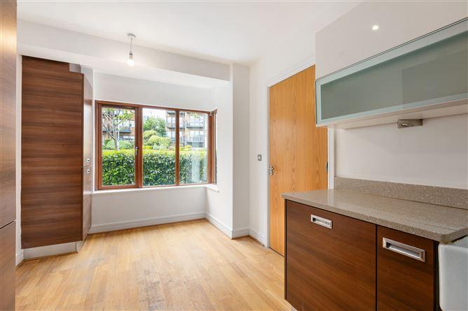 90, The Crescent, Dublin 18, historical listing image 5