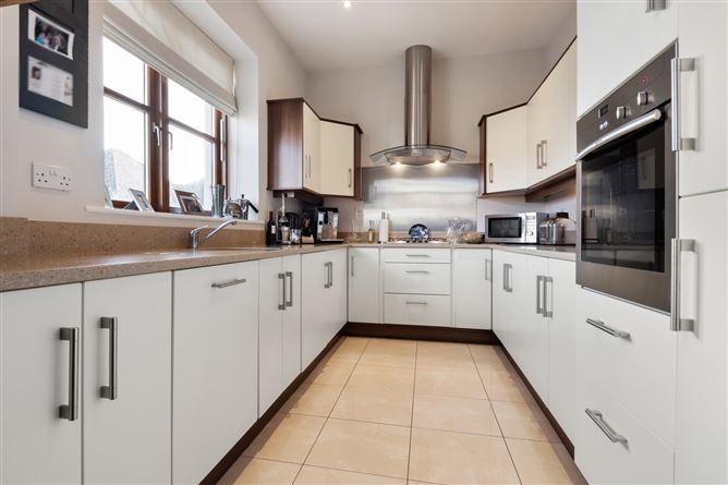 32 Cairnbrook Avenue, Glenamuck Road, Carrickmines, Dublin 18, historical listing image 5