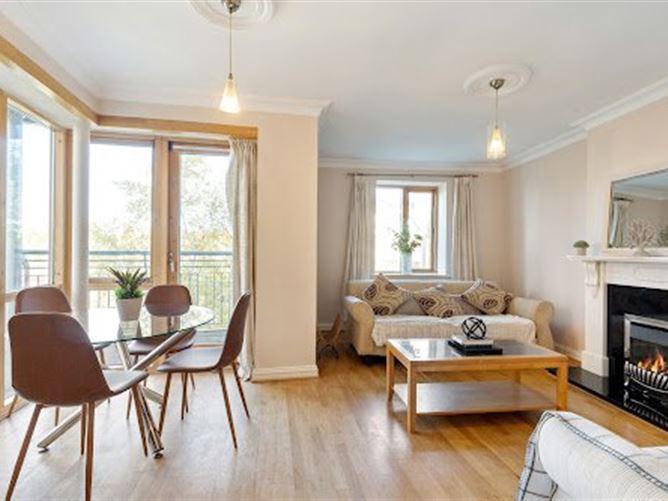 6 Goldsmith Hall, Collegewood, Castleknock, Dublin 15, historical listing image 3