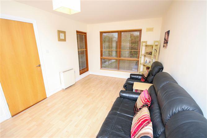 7 Hunters Green, Hunterswood, Ballycullen, Dublin 24, historical listing image 4