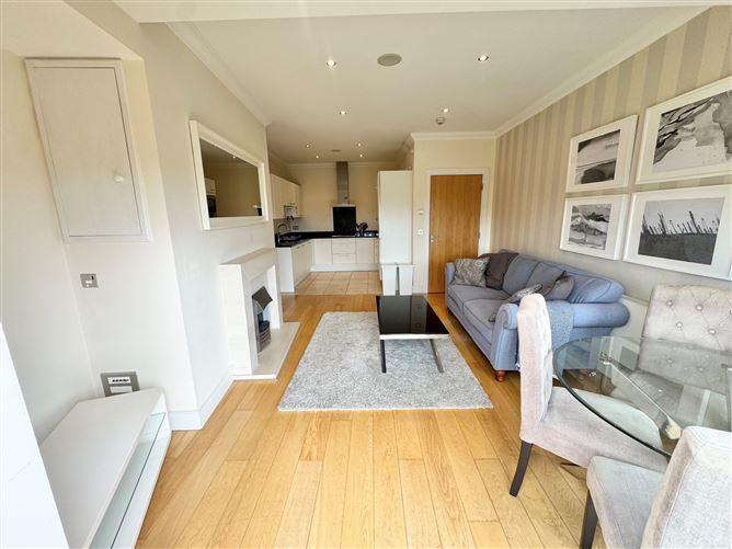 7 Willow Lodge, Farmleigh Avenue, Farmleigh Woods, Castleknock, Dublin 15, historical listing image 6