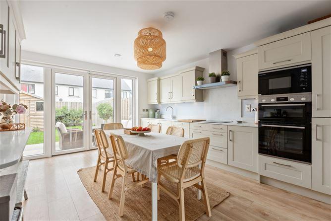 9 Woodbrook Park, Shankill, Co. Dublin, historical listing image 3