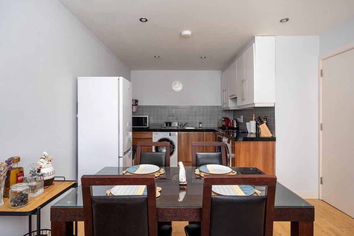 27 The Parade, Bastion Court, Connaught Street, Athlone, Co. Westmeath, N37K330, historical listing image 5