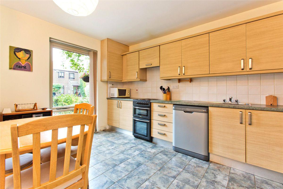 19 Woodlawn Grove, Churchtown, Dublin 14, historical listing image 3