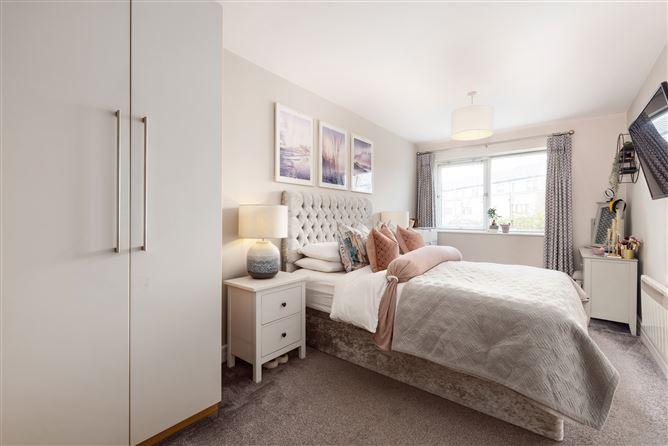 1, The Crescent, Dublin 18, historical listing image 6